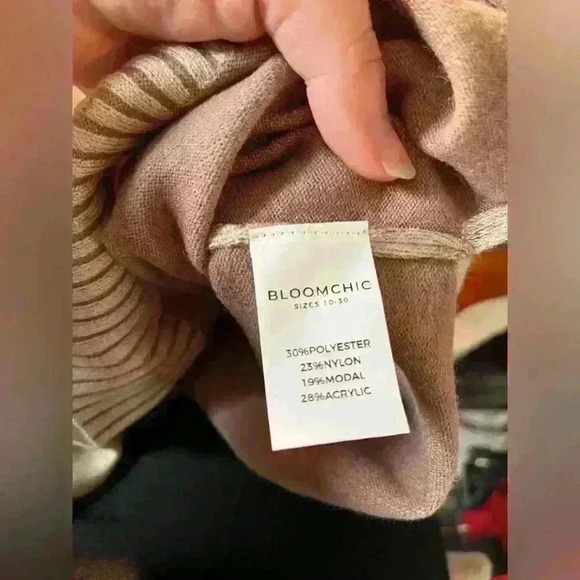 BLOOMCHIC Women’s Size 12 Sweater with Fold Over Ribbed Collar in Tan NWT - Picture 10 of 12